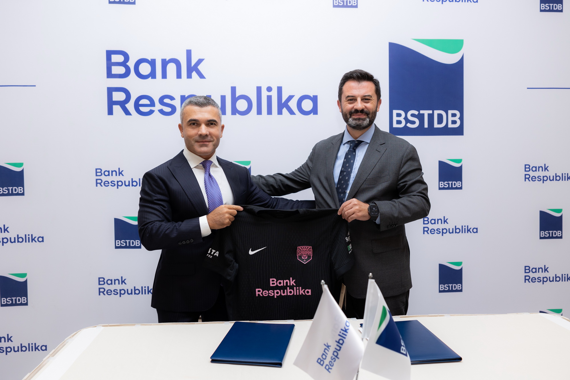 Bank Respublika və Qara Dəniz Ticarət və İnkişaf Bankı irihəcmli kredit sazişi imzalayıb